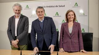 El consejero de Sanidad andaluz, Antonio Sanz, tras la firma del Pacto de la Bolsa de médicos