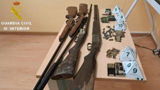 Incautan varias armas en el domicilio del detenido por el atraco en una gasolinera de Tui (Pontevedra)