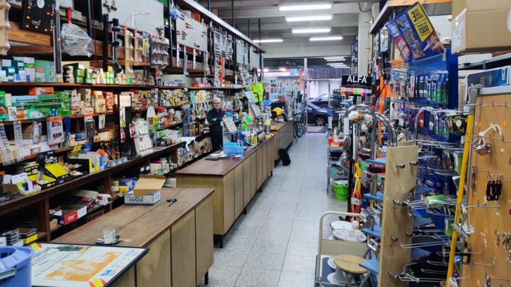 Interior de la ferretería 4 Caminos en A Coruña.