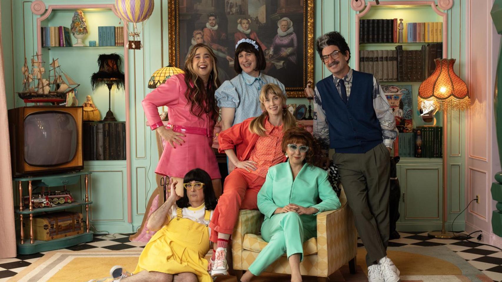 Los protagonistas de 'Rafaela y loco mundo', la comedia dirigida por Ernesto Sevilla que llega a Atresplayer el próximo 15 de febrero.