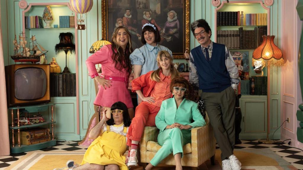 Los protagonistas de 'Rafaela y loco mundo', la comedia dirigida por Ernesto Sevilla que llega a Atresplayer el próximo 15 de febrero.