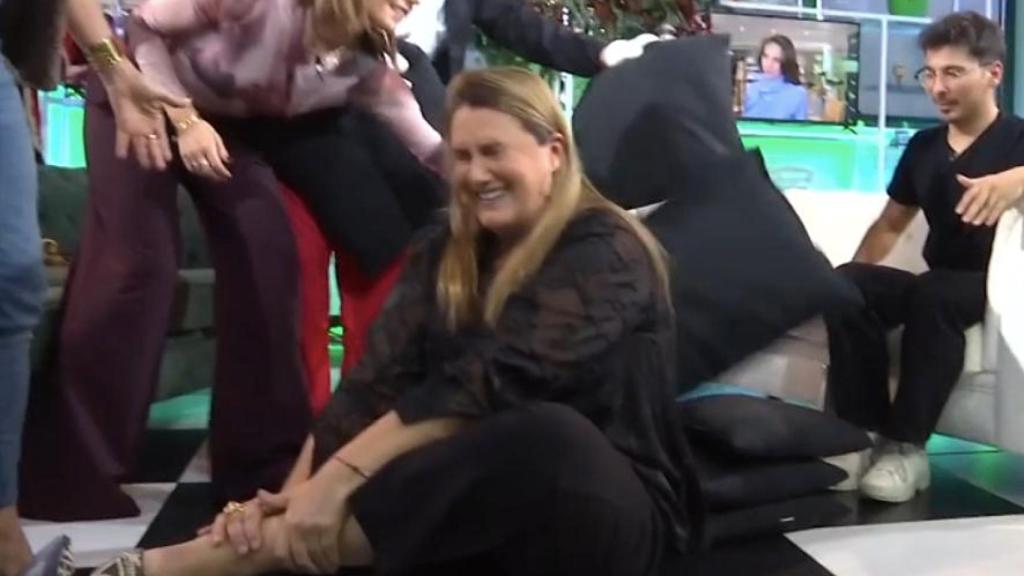 Carlota Corredera sufre una aparatosa caída en 'No somos nadie'