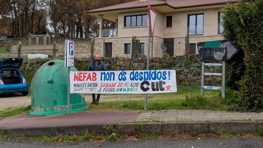 El comité de Nefab, en Ponte Caldelas, denuncia despidos injustificados de trabajadores del turno de noche.