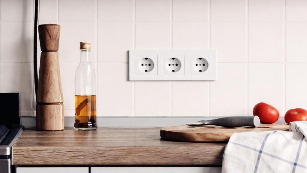 Cocina con tres enchufes.