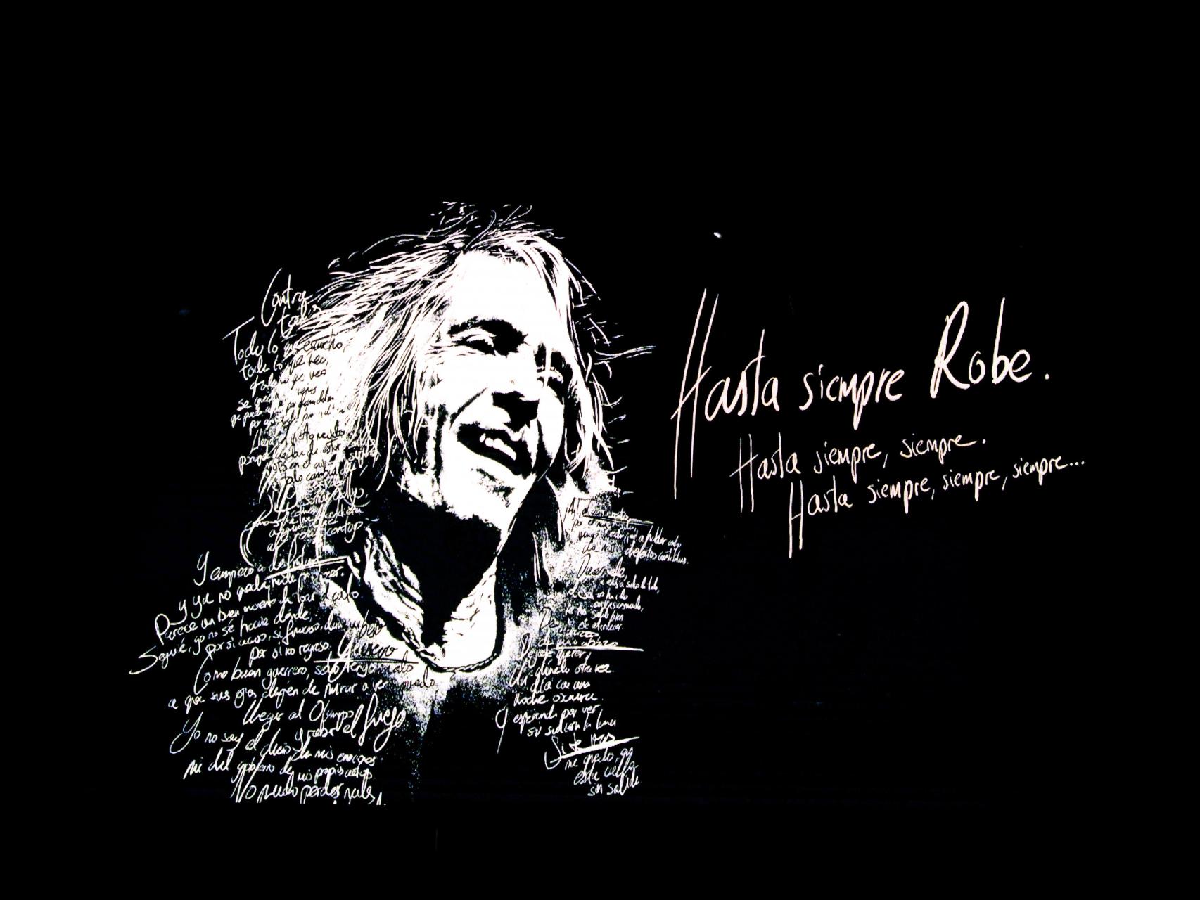 Miles de personas despiden a Robe en Plasencia en un emotivo homenaje