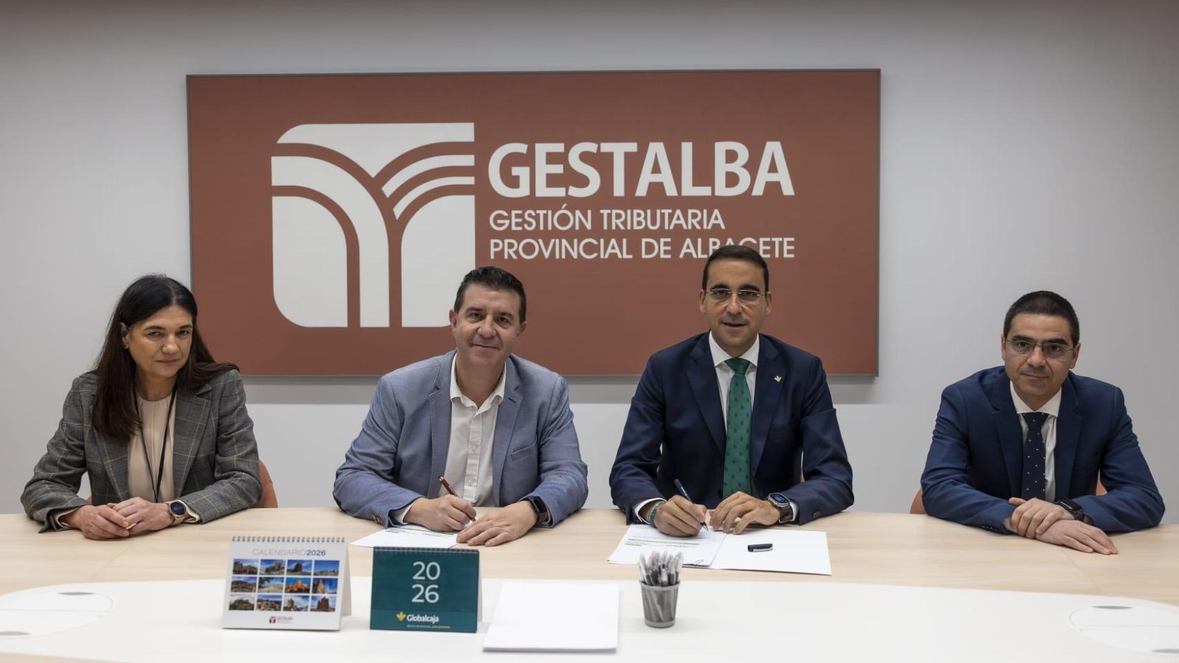 Firma Dipualba-Globalcaja en Gestalba.