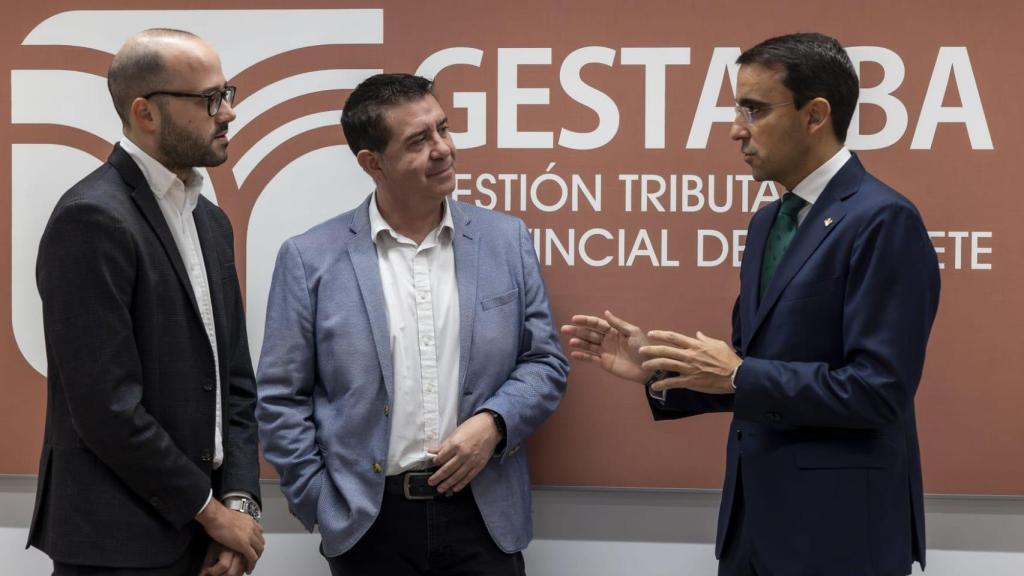 Firma Dipualba-Globalcaja en Gestalba.