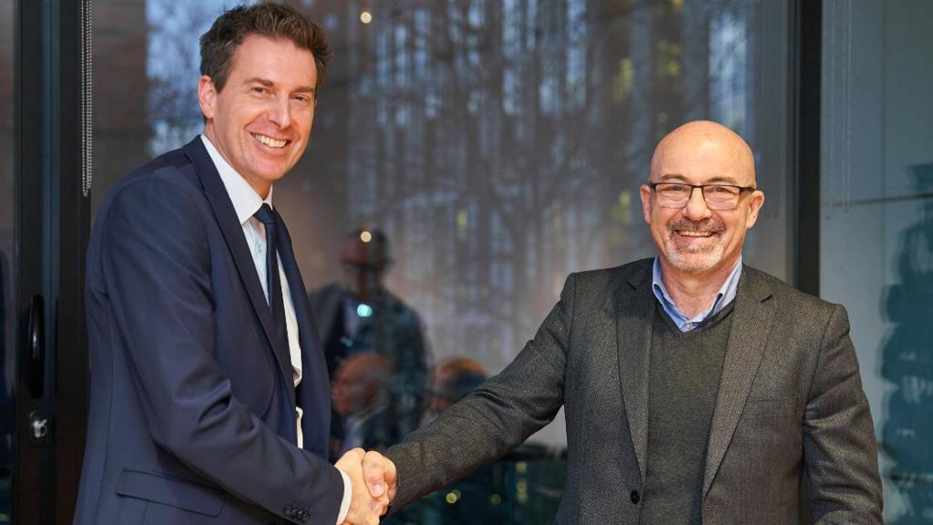 Florian Hohenwarter, director de operaciones (COO) de KNDS Deutschland y Roberto Cingolani, director ejecutivo (CEO) de Leonardo.