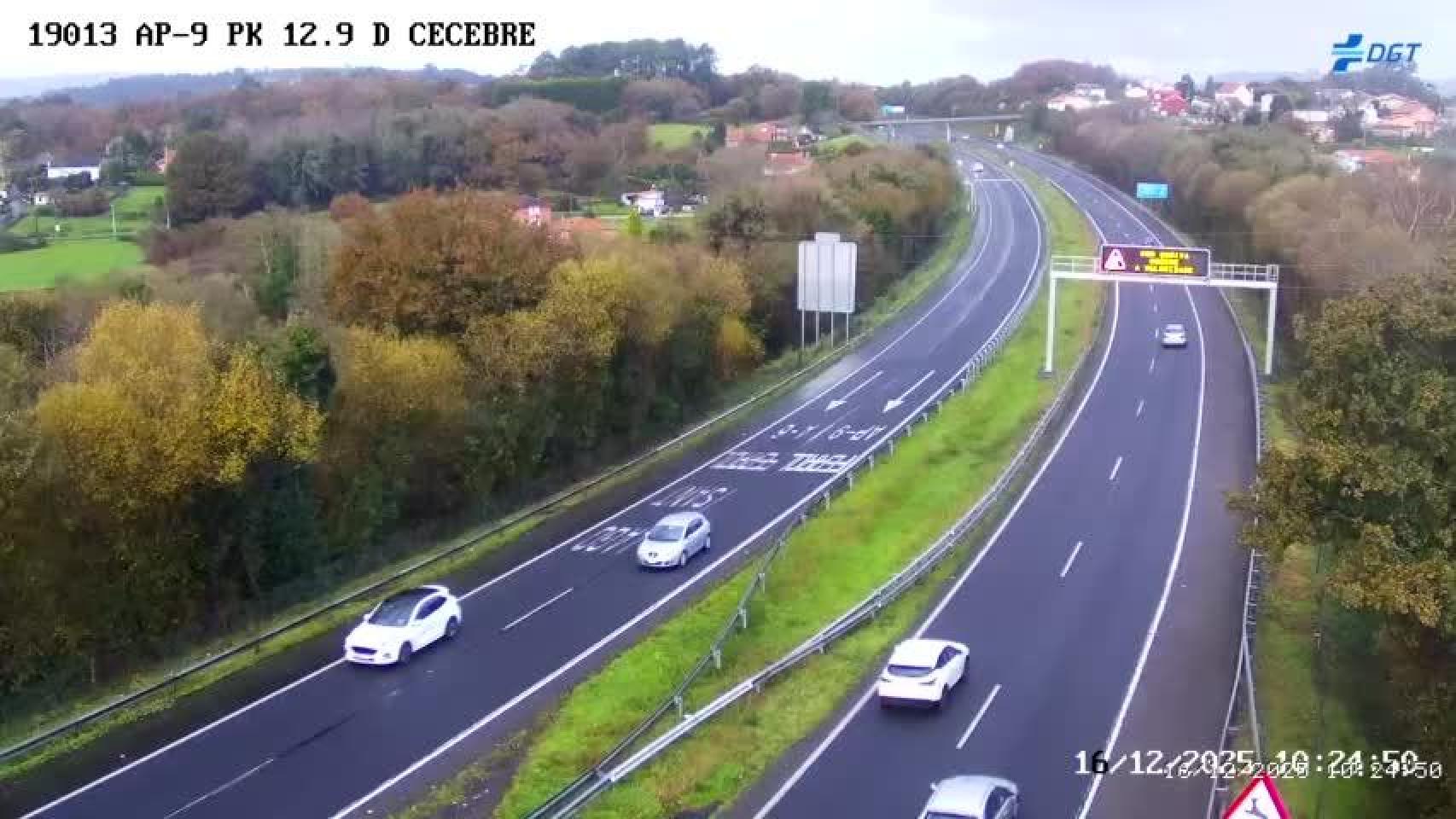 Punto del accidente en la AP-9 a la altura de Cecebre una hora después del siniestro.