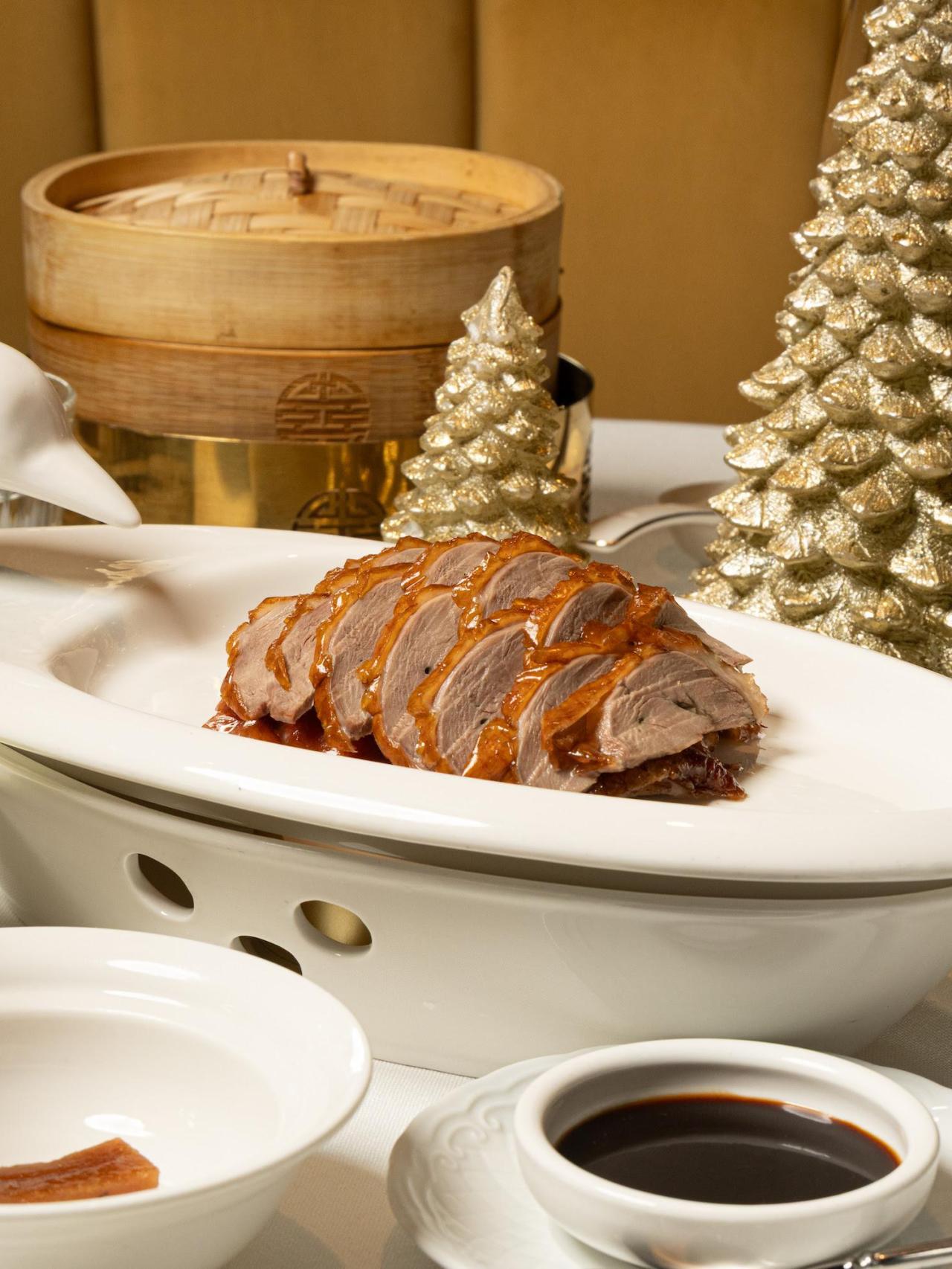 Mesa navideña de pato Imperial Beijing en formato delivery de China Crown.