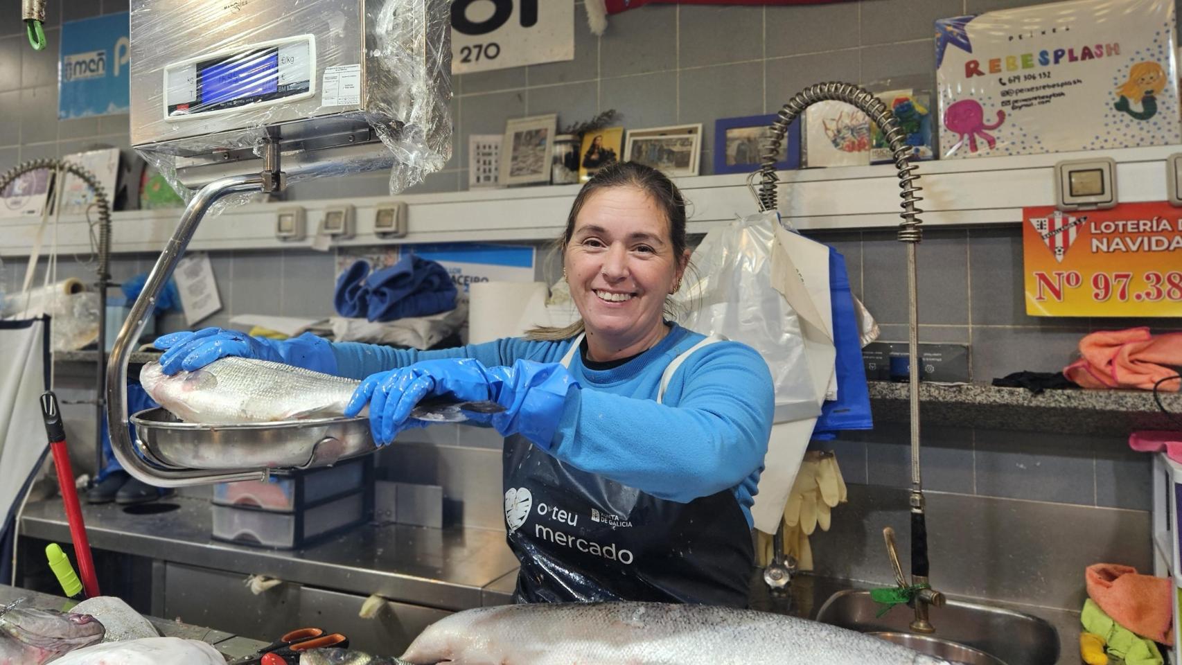 Rebeca, pescadera de la plaza de Lugo de A Coruña.