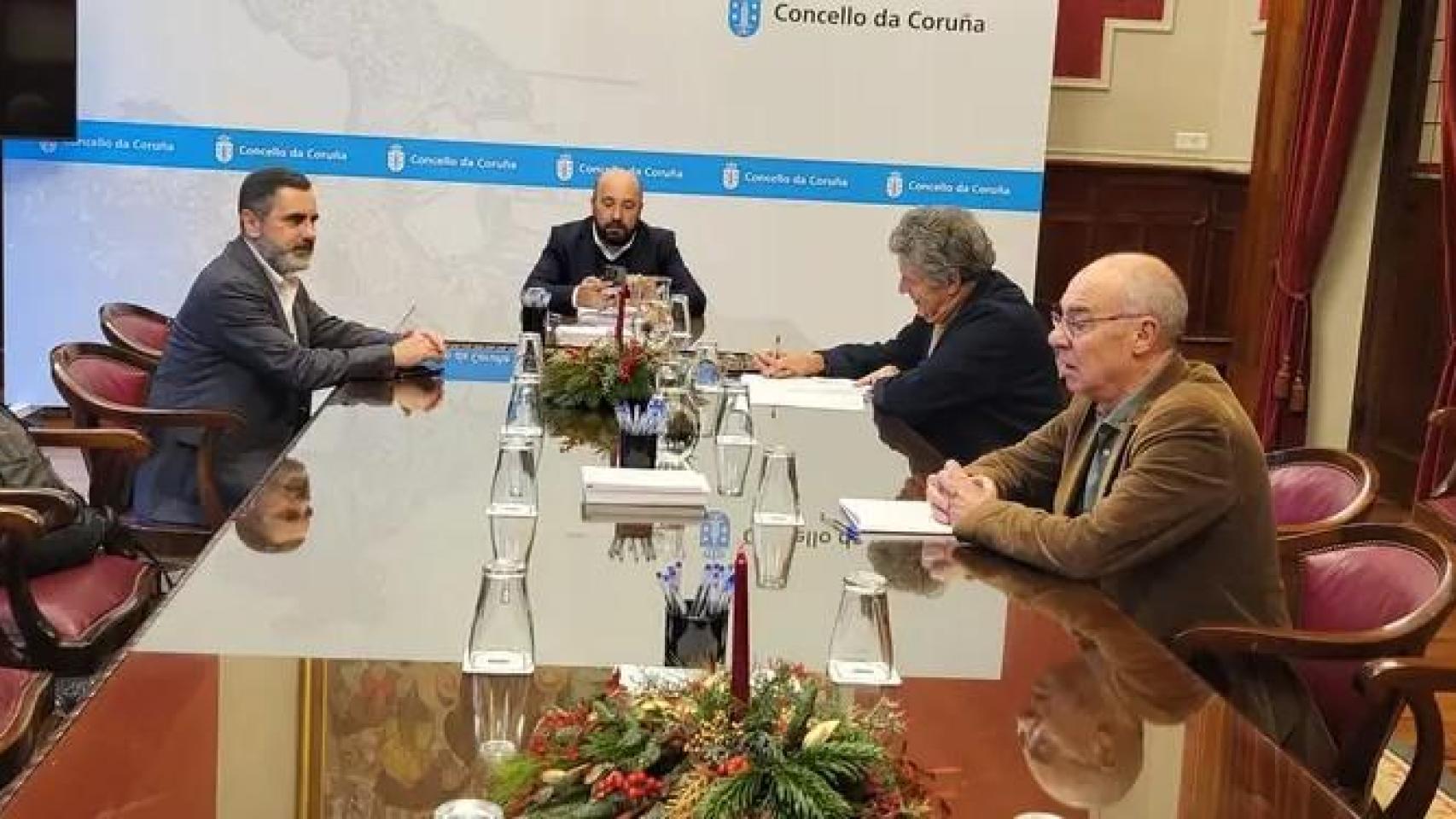 Reunión de la comisión para la licitación del contrato de Nostián, este martes.