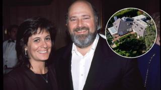 Rob Reiner y su mujer, Michelle, junto a su casa de Los Ángeles, en un montaje de EL ESPAÑOL.