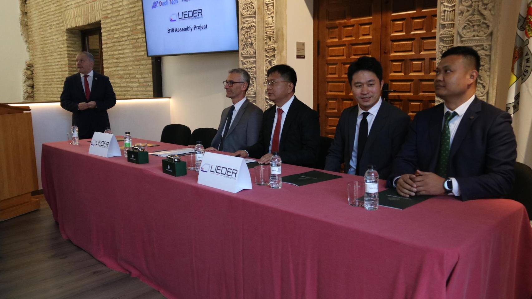 Presentación de la alianza para producir los chasis del B10 en Borja