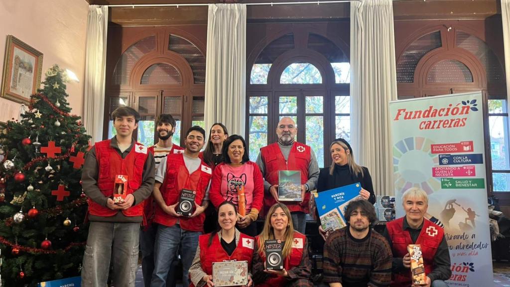 Representantes de la Cruz Roja y de la Fundación Miguel Carreras.