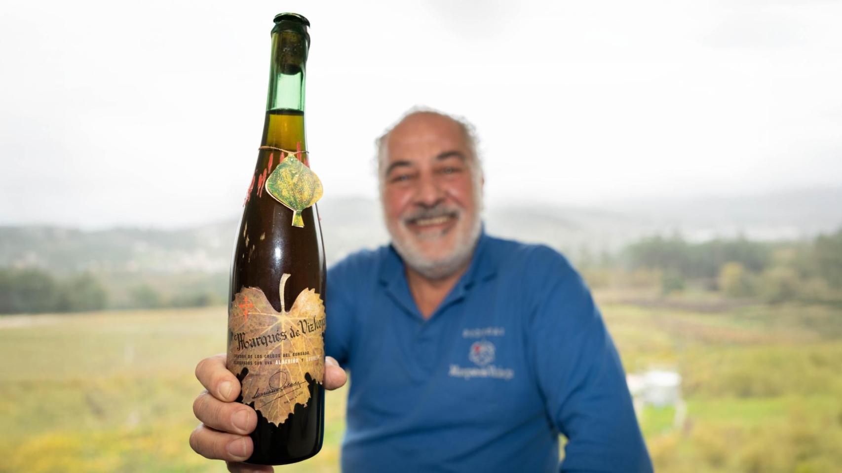 Se buscan botellas antiguas de Bodegas Marqués de Vizhoja.