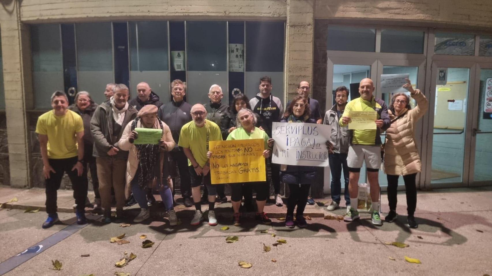 Imagen de la concentración de los usuarios esta mañana.