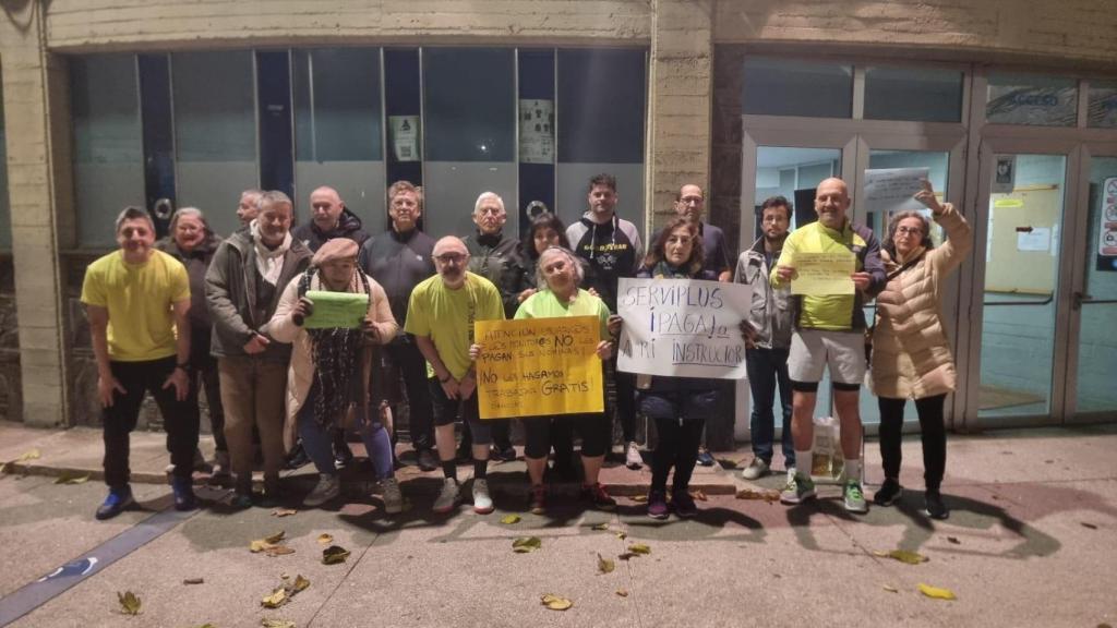 Imagen de la concentración de los usuarios esta mañana.