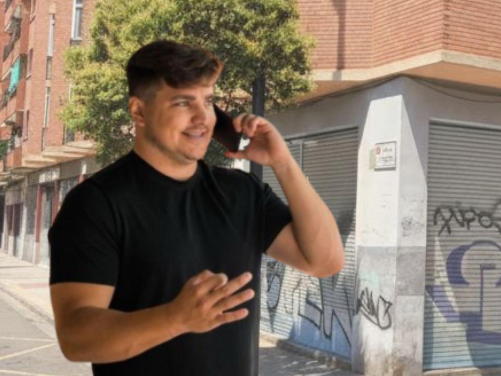 Matías Elalle y el local en cuestión