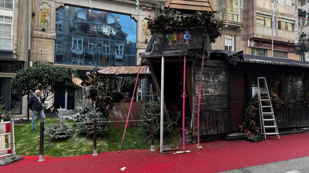 Caseta de Papá Noel, en Vigo, tras el choque de un furgón