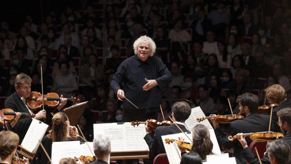 Simon Rattle. Foto: Astrid Ackerman.