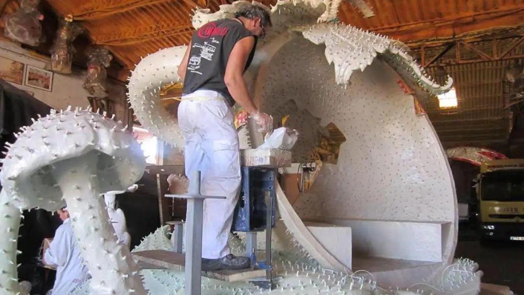 Fabricación de las carrozas de la empresa Rurro, de Morales de Toro