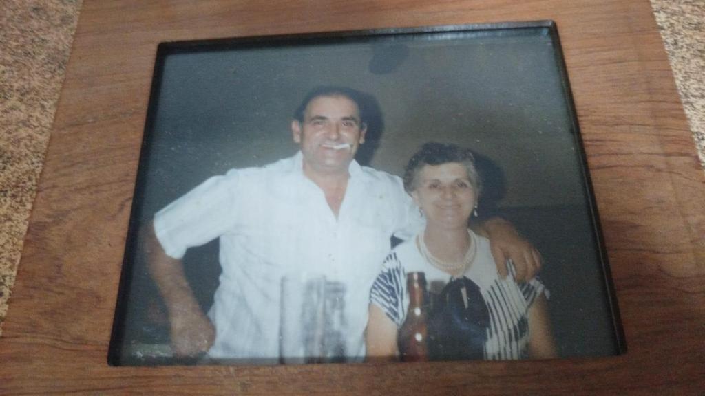 Gumersindo y Josefa, padres de Adela