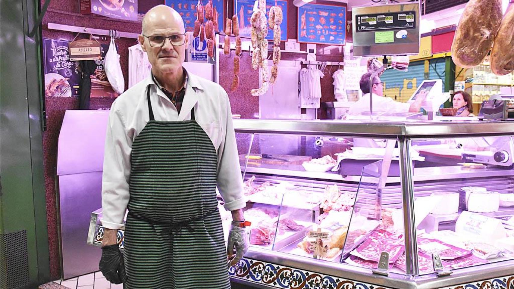 José Ignacio, carnicero con un puesto en el Mercado de El Campillo de Valladolid.