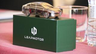 Recreación en miniatura del B10 de Leapmotor