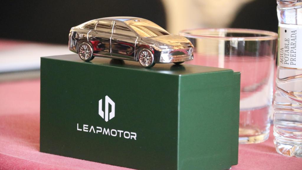 Recreación en miniatura del B10 de Leapmotor