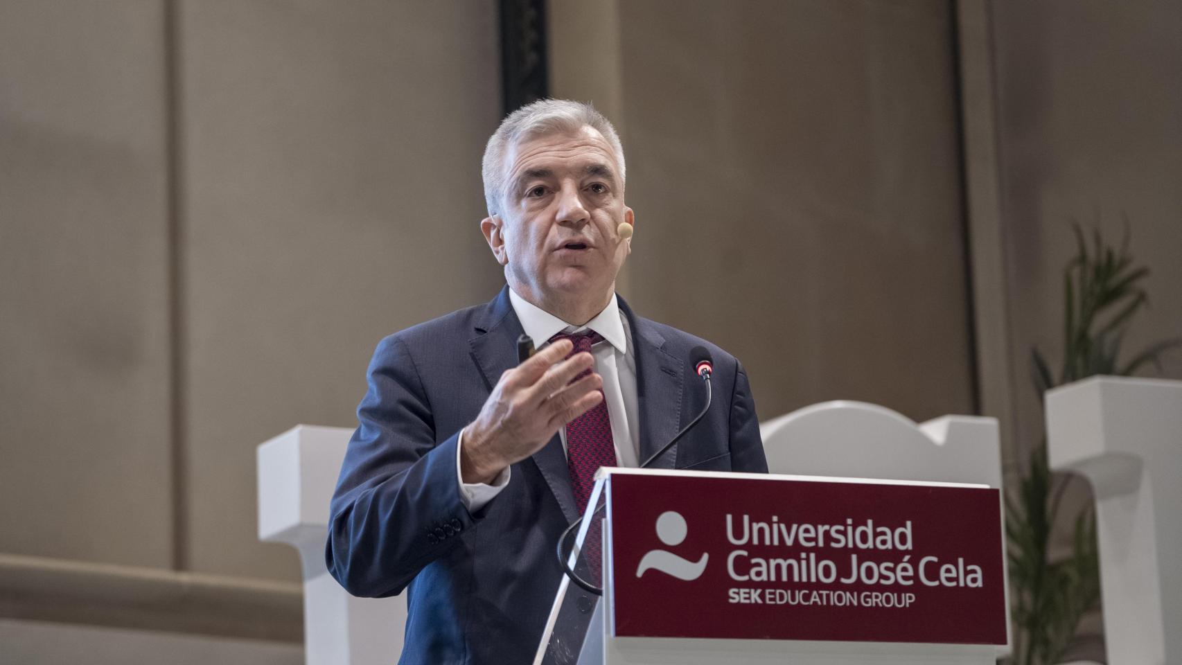 Luis Garicano durante su conferencia sobre 'Mercados y Libertad' en la Universidad Camilo José Cela con motivo del X aniversario de EL ESPAÑOL.