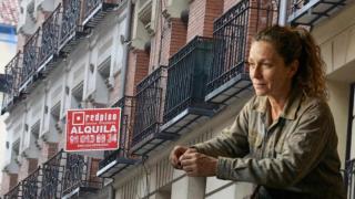 Una camarera explota ante la situación de los alquileres en España.