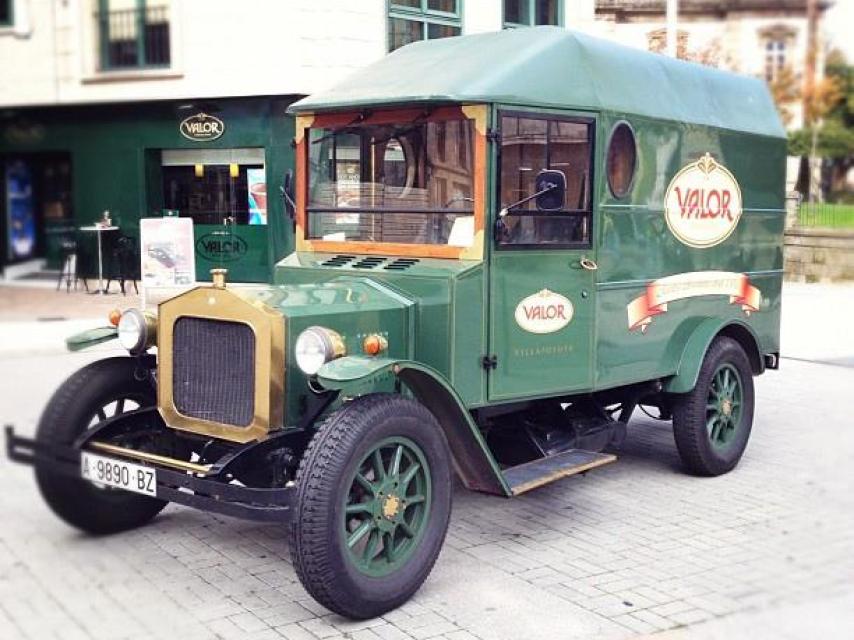 La primera camioneta de Chocolates Valor.
