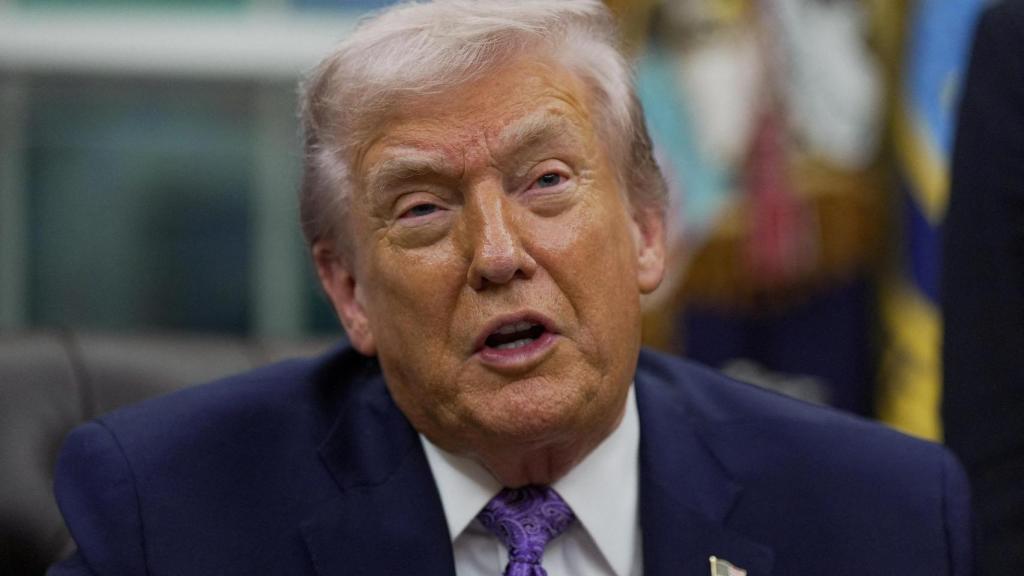 El presidente de Estados Unidos, Donald Trump, habla mientras firma una orden ejecutiva sobre inteligencia artificial en la Oficina Oval de la Casa Blanca en Washington, DC, EE. UU., el 11 de diciembre de 2025.