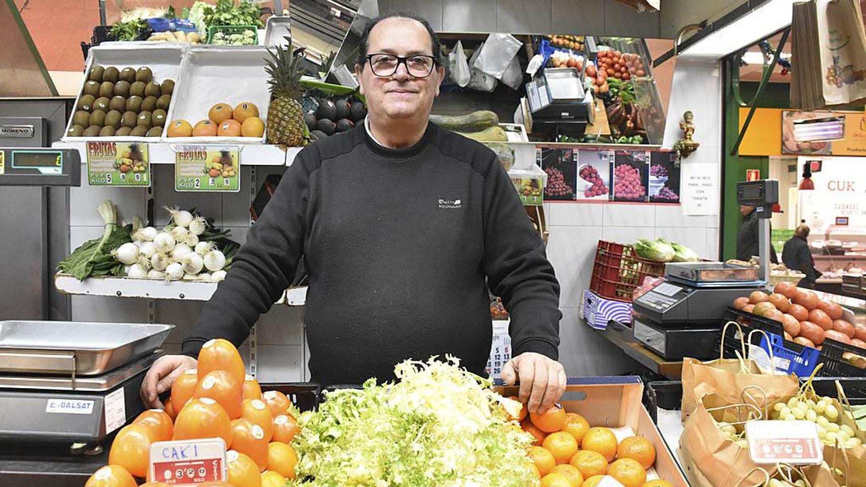 Manuel Tuda en Frutería Cerezo