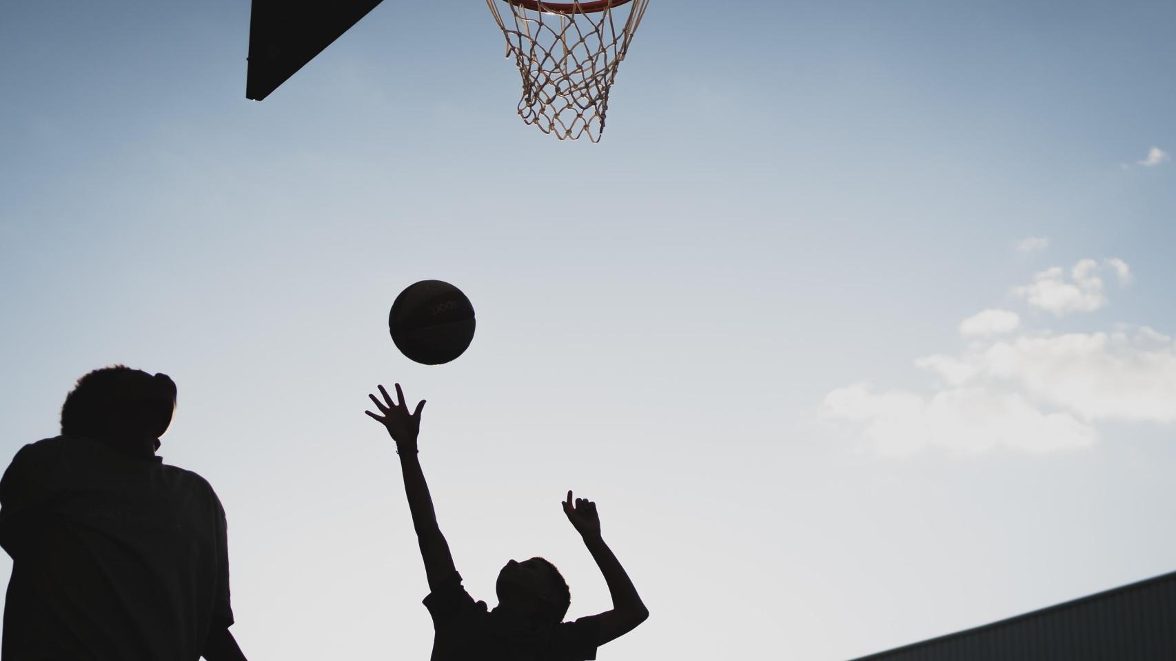 El baloncesto que cambia vidas en el barrio de Hortaleza