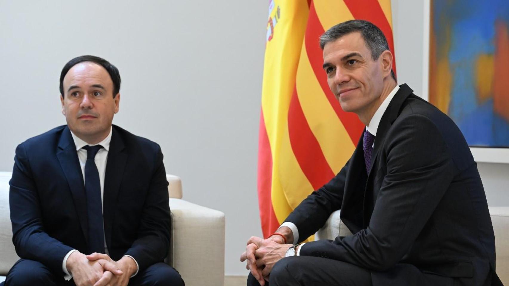 Juanfran Pérez Llorca y Pedro Sánchez, durante la reunión mantenida este miércoles. Pool Moncloa/Borja Puig