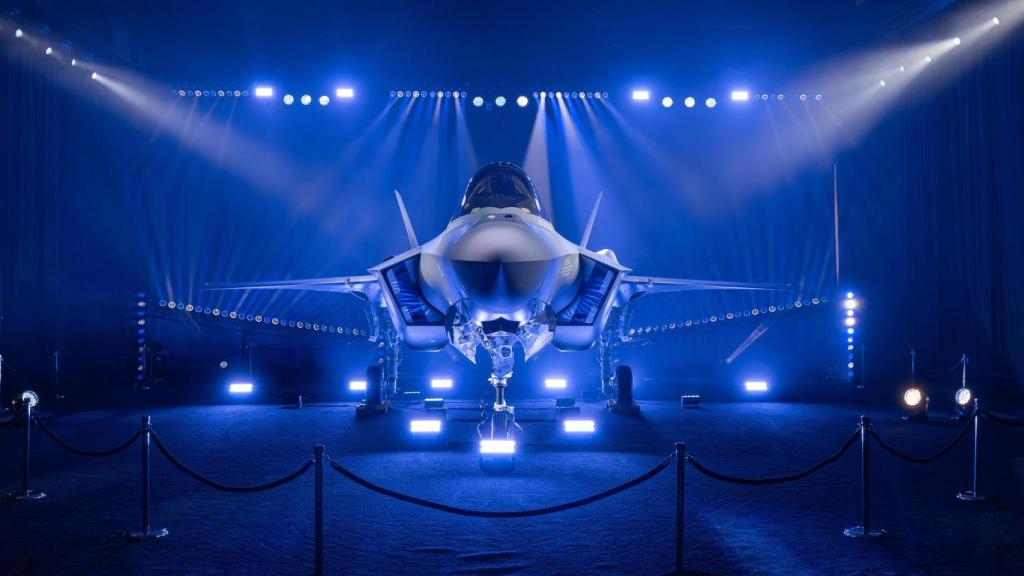 Presentación del primer caza F-35A Lightning II finlandés en la planta de producción de Lockheed Martin en Fort Worth.