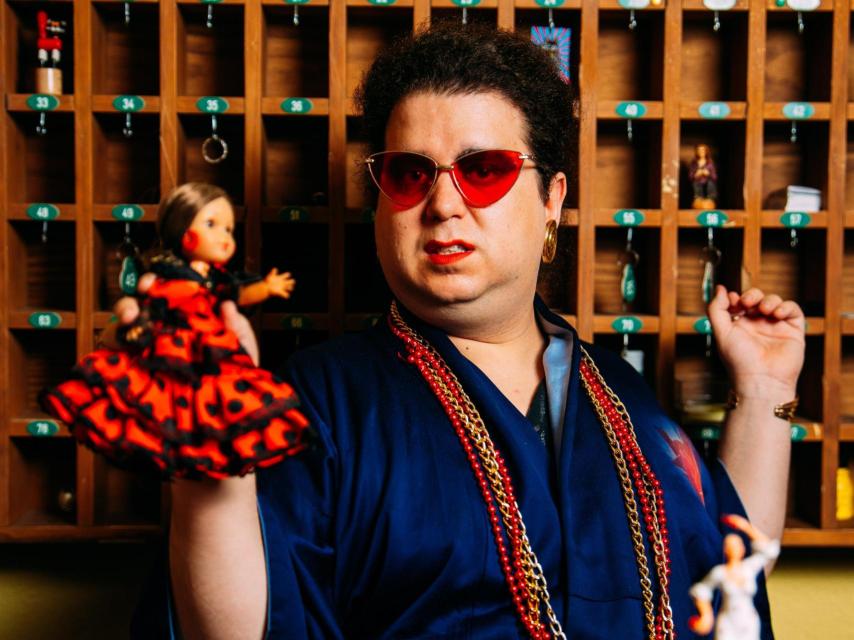 La Patrona de Pensión Mimosas.