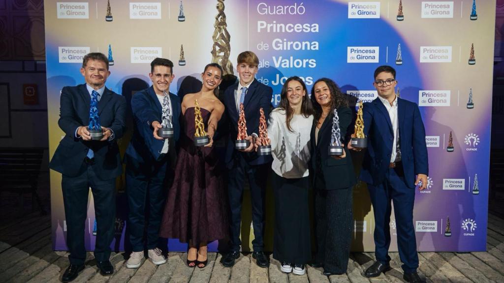 Iziar Martínez con el resto de los galardonados