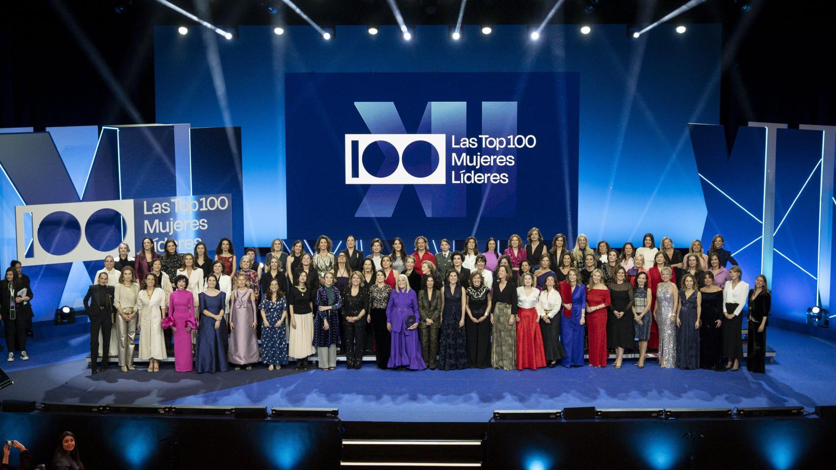 Imagen grupal de la XII Edición de 'Las Top 100' celebrada en el Teatro Real de Madrid el domingo 16 de febrero de 2025.