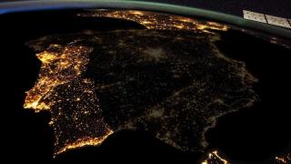 Fotomontaje de un apagón generalizado de la España peninsular.