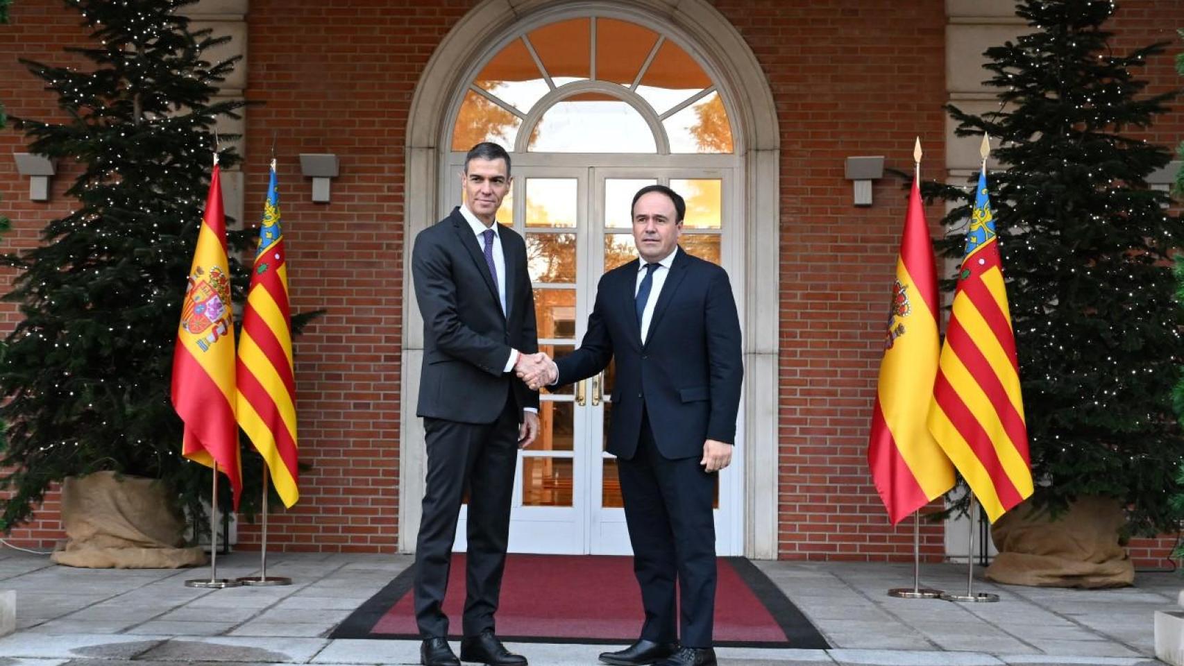 Sánchez y Pérez Llorca, tras reunirse en Moncloa, imagen de archivo. Pool Moncloa / Borja Puig