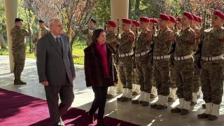 Margarita Robles Mantiene una reunión bilateral en Beirut con su homólogo libanés, Michel Menassa.