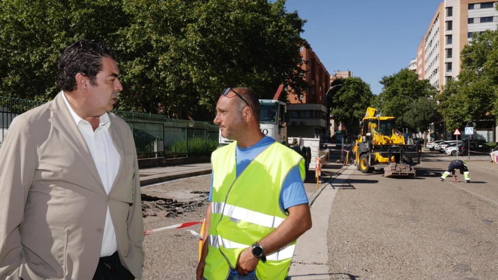 El concejal de Tráfico y Movilidad, Alberto Gutiérrez Alberca, visita las obras en el Tierno Galván.