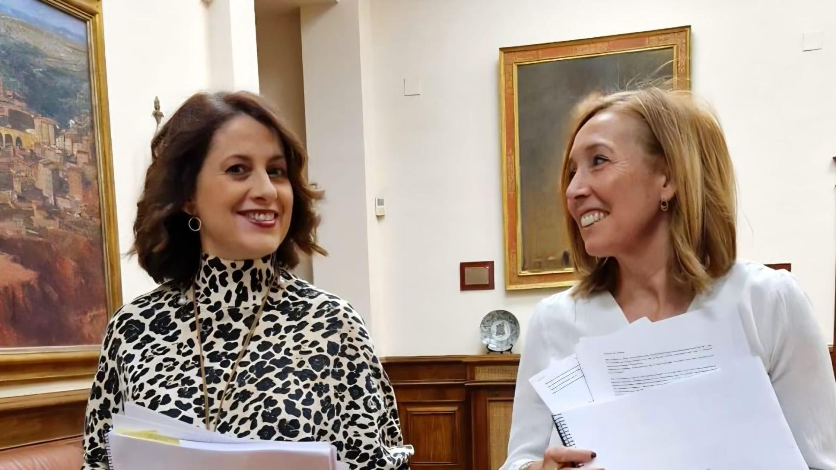 La alcaldesa y la concejal de Servicios Sociales del Ayuntamiento de Teruel.