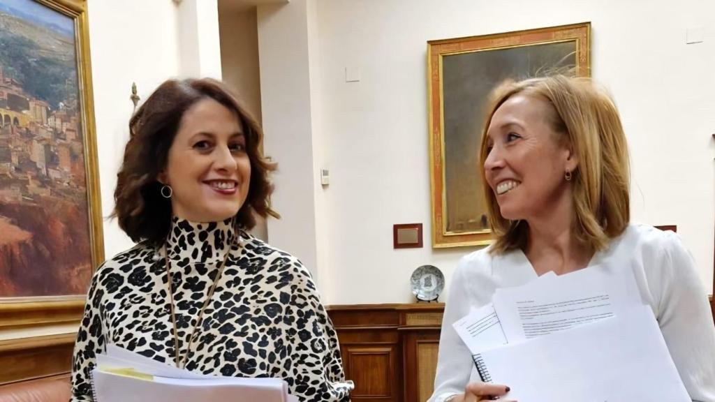 La alcaldesa y la concejal de Servicios Sociales del Ayuntamiento de Teruel.