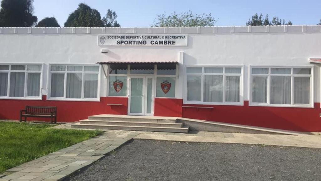 Imagen del local social del Sporting Cambre.