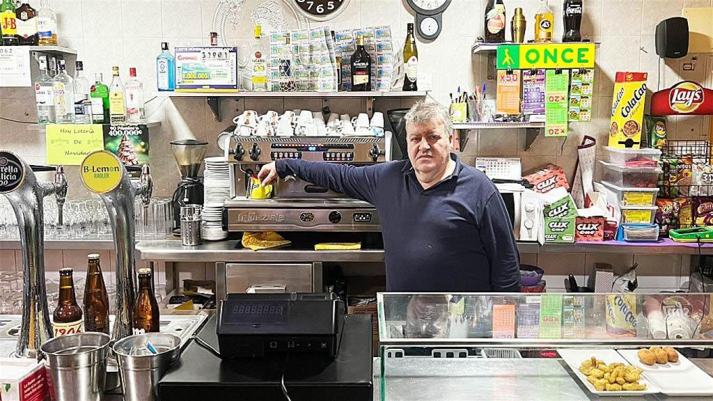 Chuchi en el Bar La Parada de Fuente El Sol.