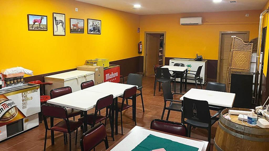 Imagen del interior del Bar La Parada en Fuente el Sol.
